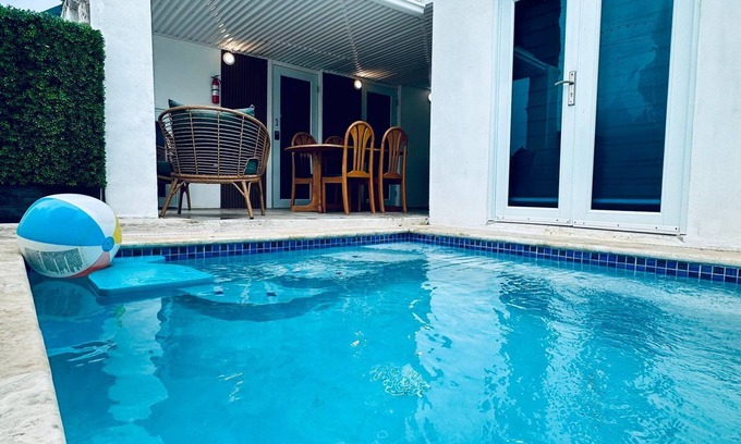 Arecibo Cama Y Desayuno | Oceanfront Oasis SOLAR POWERED beachfront w/ spectacular ocean view
