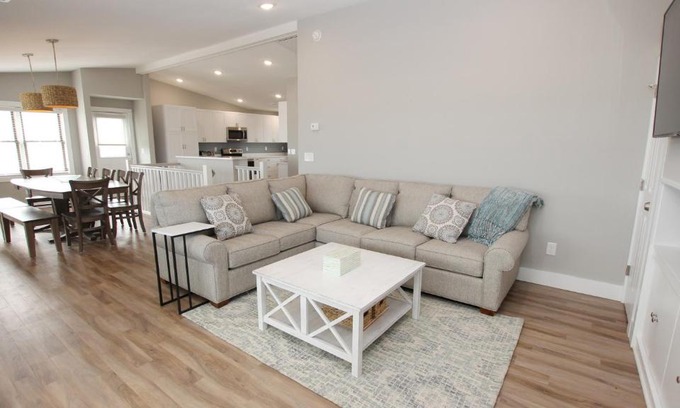 Duck Casa | OCEANFRONT, Ocean Views, Sun Decks, Prv Beach Access, SA69, Kirk