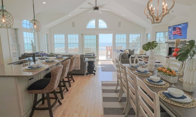 Surf City Casa | OCEANFRONT OPEN FOR FALL AND HOLIDAY SEASON 5 BEDROOM NEWLY REMODELED