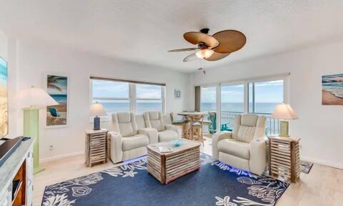 South Patrick Shores Condominio | Oceanfront Penthouse Closest to the beach