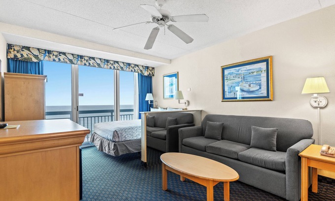 Downtown Myrtle Beach Casa | Oceanfront Studio - Right on the Boardwalk