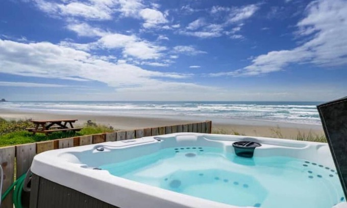 Rockaway Beach Casa | Oceanfront Vacation House - Pet Friendly