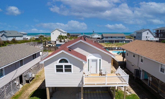 Colington Casa | Oceanview Comfort | Steps to Beach in OBX