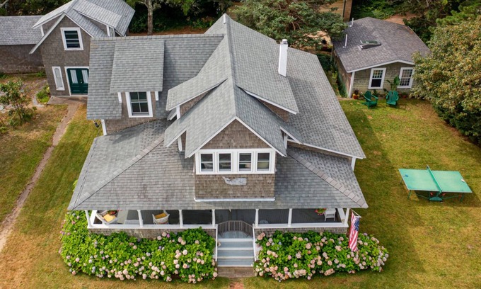 East Chop Casa | Oceanview East Chop Beach House - 4 Bed/2 Bath - 5 min walk to beach