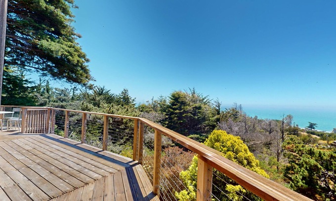 Gualala Casa | Oceanview house with enclosed private yard - dog friendly