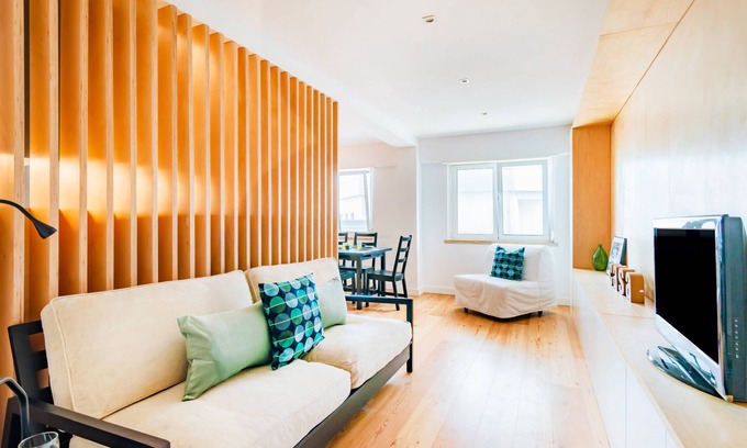 Paco De Arcos Apartamento | Oeiras Spacious and Coastal Flat
