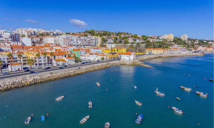 Paco De Arcos Apartamento | Oeiras Spacious and Modern Flat