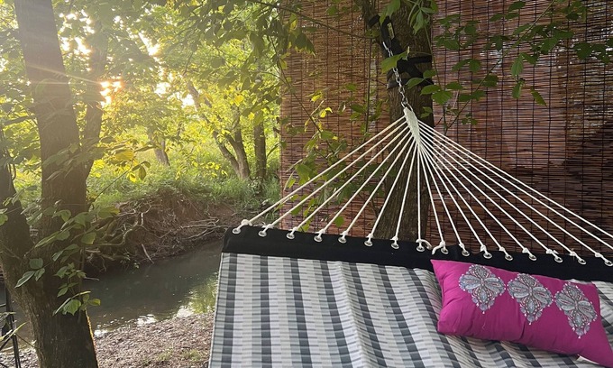 Greeneville Casa | Off-grid creekside treehouse w/fire-pit, hammock