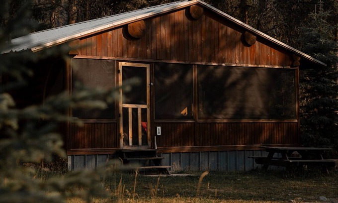 Rock Lake Cabina | Off-Grid Wilderness Cabin 3 with Mountain Views, Sauna, Canoes & Fishing