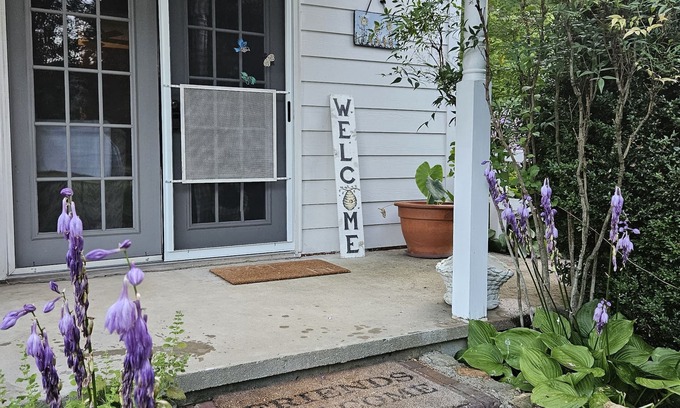 Lowgap Casa | Offer discounts! Country home sitting between 2 mountains