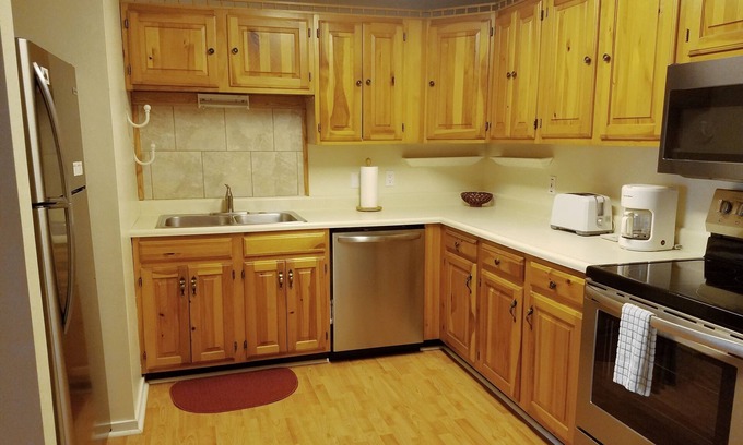 Bartlett Condominio | Official Seasons RMC Condo 11B - 2 Bedroom - sleeps 6 - Dog Fees
