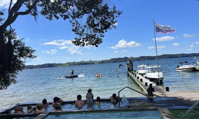 Okere Falls Casa | Okere Falls Lake Front Escape