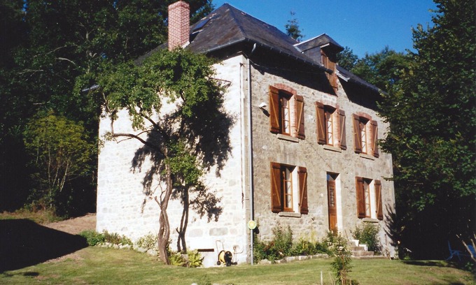 Peyrat-le-Chateau Cabaña | ANTIGUA GRANJA RENOVADA Limousin de piedra y vigas de roble