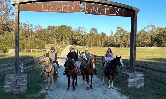 White Plains Otro | Old Main has Horses! Trails! Fishing! Swimming!