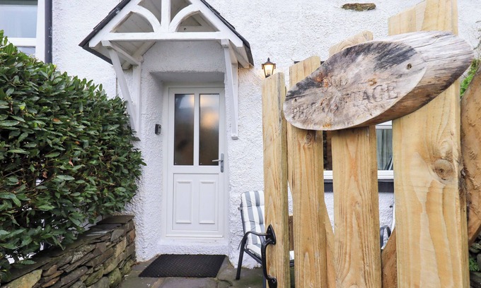 Kirkby-in-Furness Cabaña | OLD PEAT COTTAGE, pet friendly, with a garden in Grizebeck