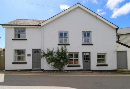Bantham Casa | Old Shop Cottage in the heart of Bantham Village
