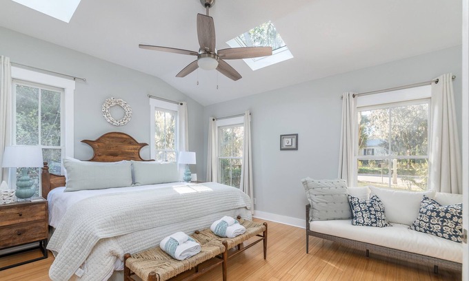 Olde Town Casa | Old Town Bluffton Cottage + Free Golf Cart - Fenced Yard - Downtown - Sleeps 8