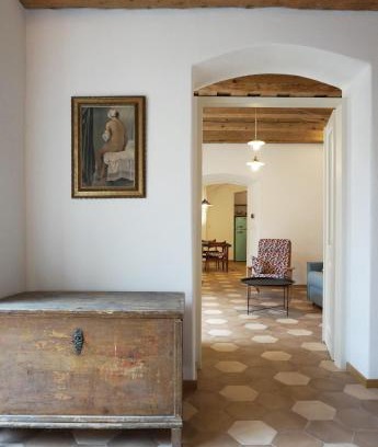 Kutna Hora Apartamento | Old Town Flat with Private Patio