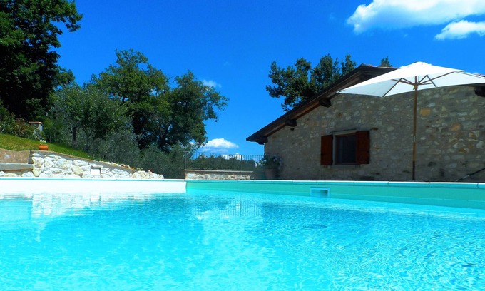 Caprese Michelangelo Casa | Impresionante propiedad con piscina de sal, cancha de fútbol / voleibol, Wi-Fi