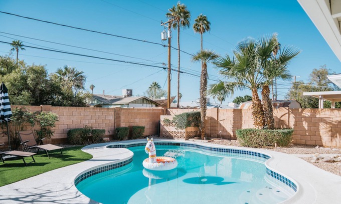 Papago Parkway Casa | Old West BnB: * NUEVO * - ¡Piscina climatizada! ¡A 5 minutos del casco antiguo!