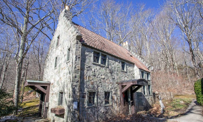 Linville Ridge Cabaña | Old-World Experience Cottage In Banner Elk