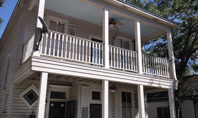 Old East Hill Casa | Oleander Cottage Historic Victorian Downtown Pensacola