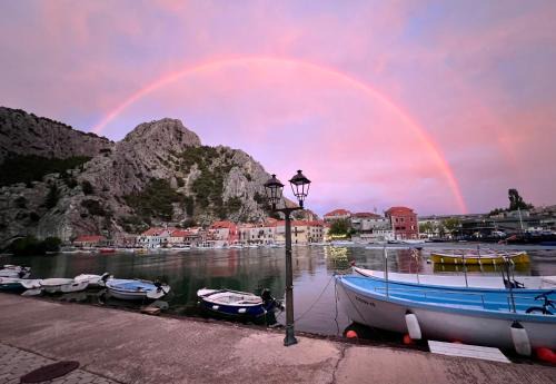 Omis Apartamento | Omis apartment - near beach and town center, ground floor with small garden
