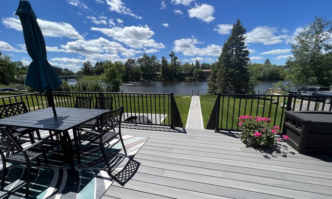 Eagle River Casa | On the Chain, near downtown, close to trails, private dock, dog-approved! 🌊 🌞 🐶