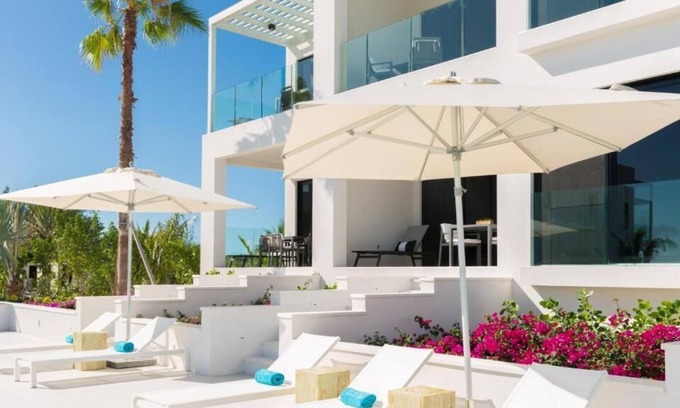 Long Bay Hills Apartamento | On the Ocean Studio with a Terrace!
