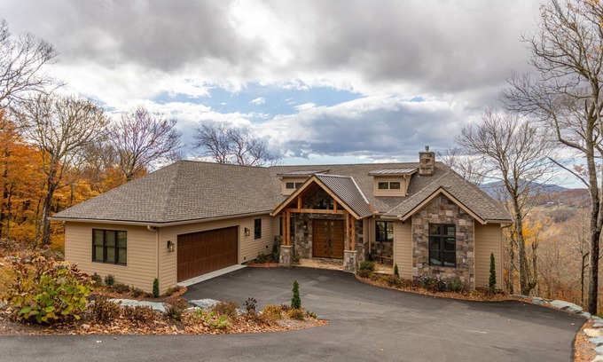 Sugar Mountain Casa | On The Rocks - Luxury Sugar Mountain Home with VIEWS!!!