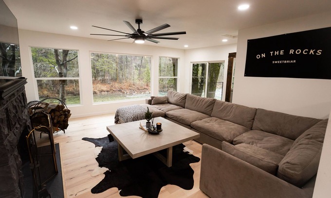 Castella Casa | On The Rocks - Riverfront Home Sweetbriar, CA