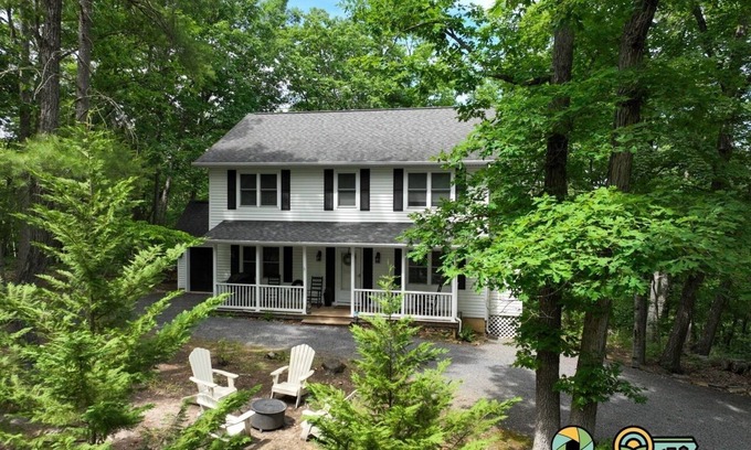 Basye Casa | On The Rocks! Spacious family-friendly 4BR home w/ bonus room