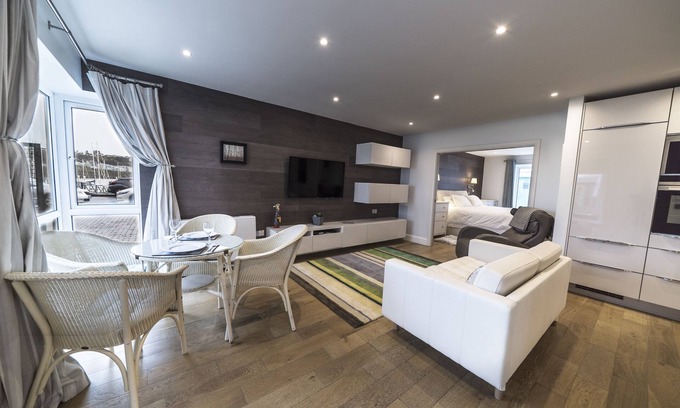 Kinsale Apartamento | En el paseo marítimo / estacionamiento privado gratuito