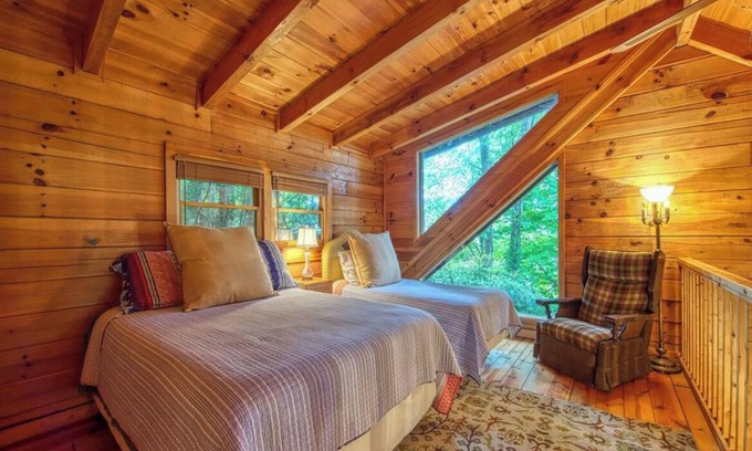 Maggie Valley Cabina | On Top of the Mountain, Beneath the Stars, Your Cabin Stay Awaits You!