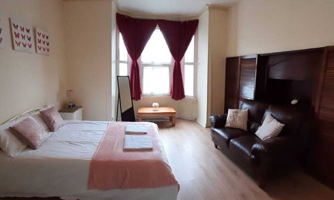 Cork Apartamento | One bed flat in listed Georgian building