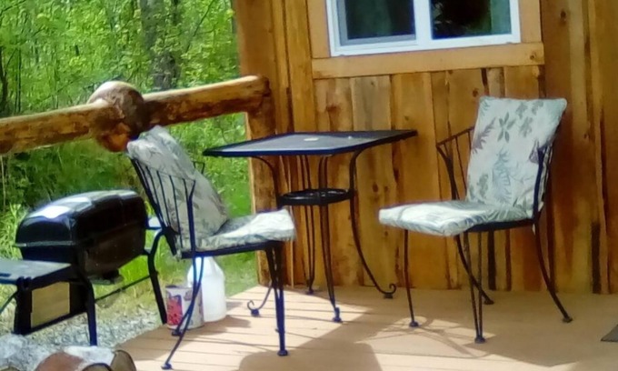 Talkeetna Cabina | Cabina de un dormitorio con baño interior y altillo de pie.