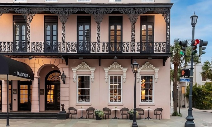 Charleston Historic District Hotel | One Bedroom Suite Close to Old Slave Mart Museum! Parking, Outdoor Pool