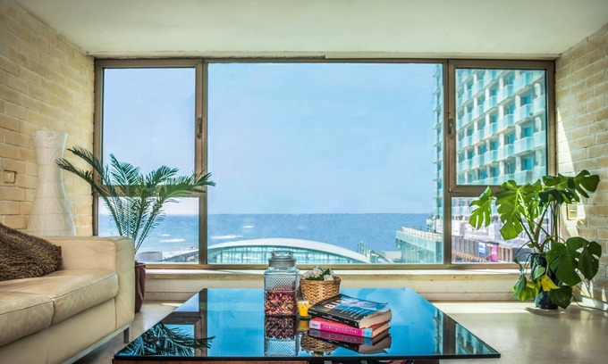 Tel Aviv Promenade Apartamento | One of a Kind Gordon Beach Front 2BR Apt