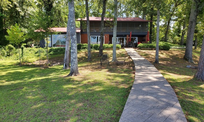 Dadeville Casa | "One-of-a-kind" Península de Lake Martin privada con rampa de barco grande y 3 muelles
