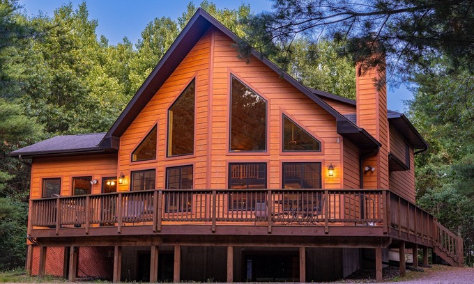 Nekoosa Cabina | One-of-a-Kind Lake, Sand Valley Golf, ATV, Snowmobile Trails, Boating, Games