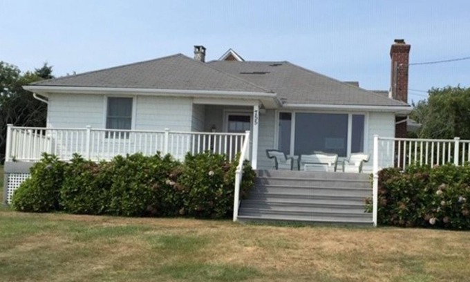 Montauk Casa | One of a Kind Oceanview Cottage