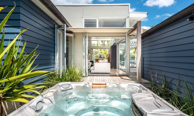 Oneroa Casa | ONEROA OASIS with heated Pool