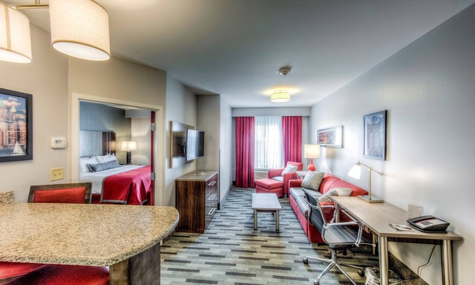 Columbus Apartamento | ¡A solo 1 milla de la Universidad Estatal de Ohio! El | Piscina cubierta climatizada + gimnasio