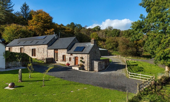 Trecastle Casa | Onnen Fawr Barn - Cuatro Habitaciones Casa, Capacidad 11