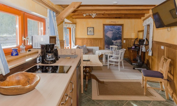 Schwarzenbach an der Pielach Apartamento | Open-plan vacation home with balcony