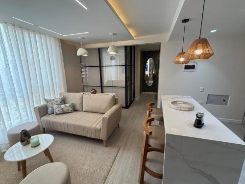 Riomar Apartamento | Open Floor Chic Interior Design Pool Full Kitchen