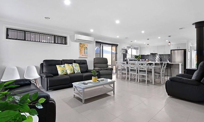 Llanarth Casa | Ophir - Large Entertainer, Sleeps 11