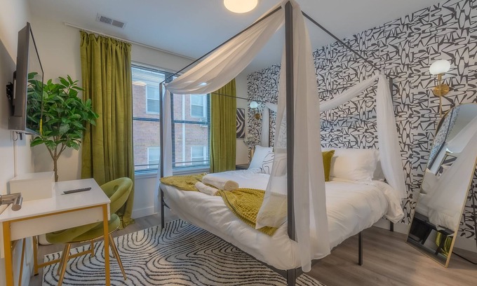 Orange Apartamento | Opulence in Olive with Free Parking+EV Charge. 2 Bath & Sleeps 8.✨20% OFF 7days✨
