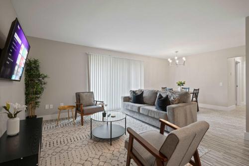 Rochester Apartamento | Opulent 2-Bedroom Gem Rochester Hills Retreat