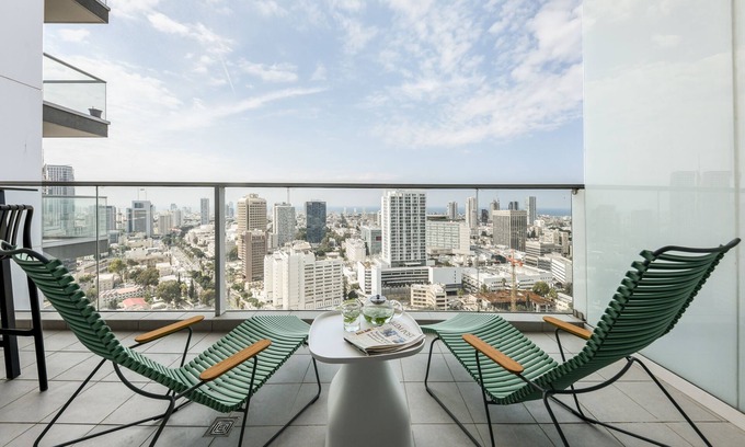 Tel Aviv Apartamento | Opulent Ease 2BR Apt in Midtown
